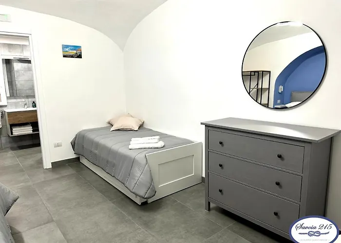 Savoia 215 - Azzurra Guest House - Napoli